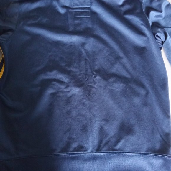 Abercrombie & Fitch - Picture 6 of 6